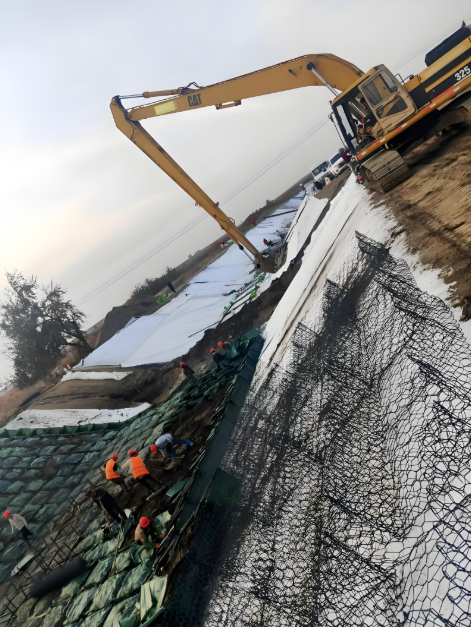 नवीनतम कंपनी ब्लॉग के बारे में Gabion Mesh Solutions Gain Momentum in Highway Slope Protection Projects