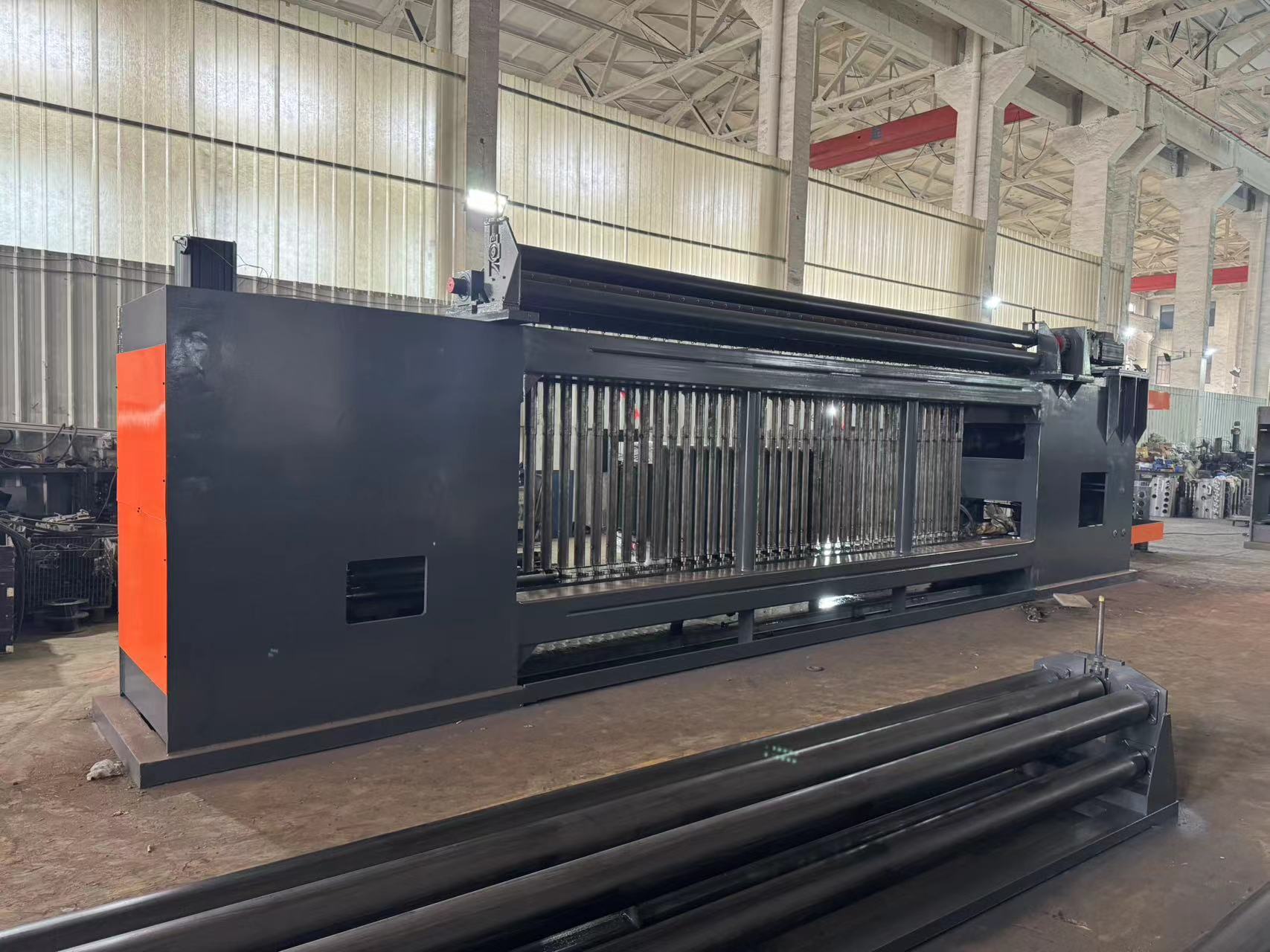 नवीनतम कंपनी ब्लॉग के बारे में दोहरी जाली गैबियन बुनाई मशीन नदी और राजमार्ग परियोजनाओं में दक्षता बढ़ाती है