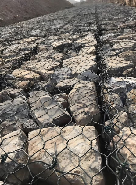 नवीनतम कंपनी ब्लॉग के बारे में स्वचालित गैबियन मेश मशीनें टिकाऊ निर्माण परियोजनाओं को सशक्त बनाती हैं