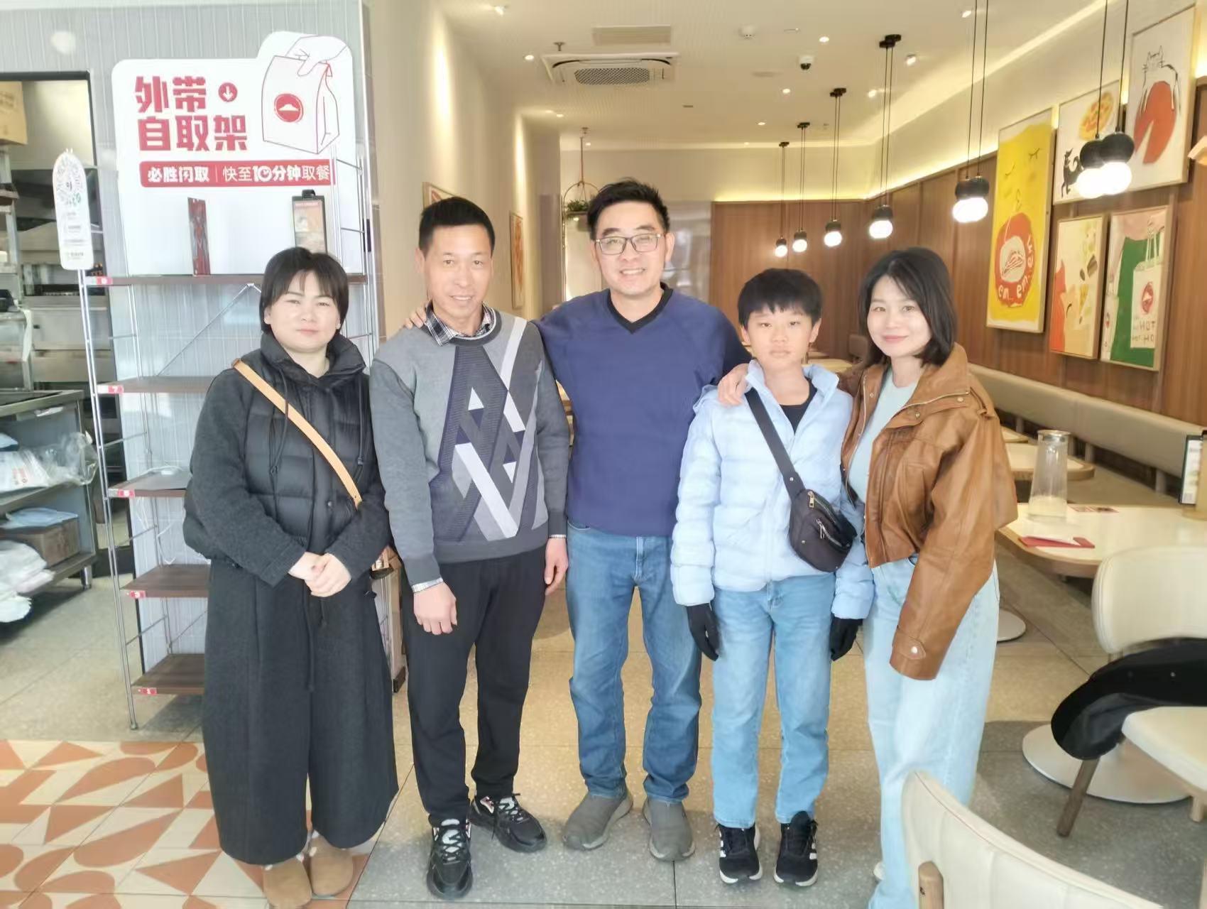 नवीनतम कंपनी ब्लॉग के बारे में मलेशियाई ग्राहक ने हमारे कारखाने का दौरा किया नवीनतम सर्वो सीएनसी गेबियन बनाने की मशीन का निरीक्षण करने के लिए