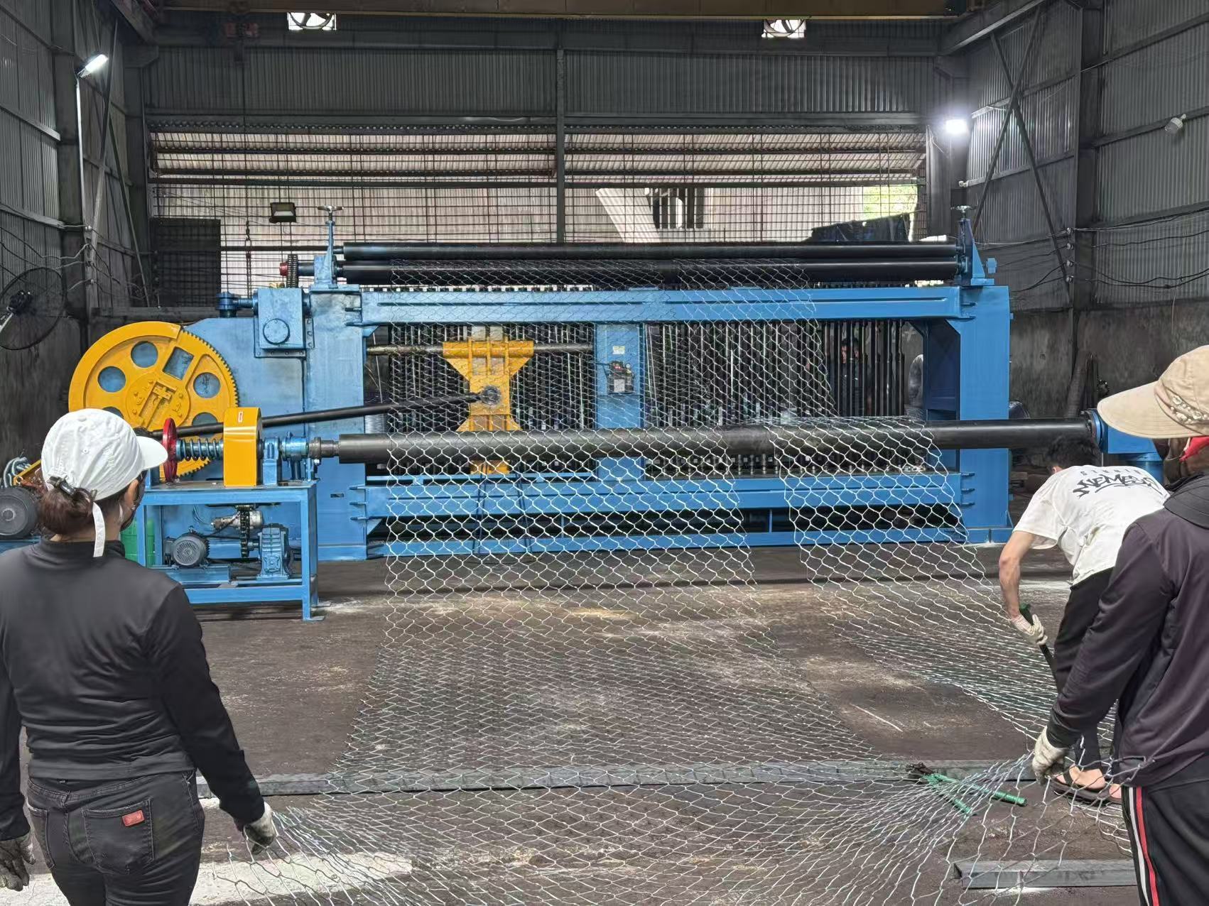 नवीनतम कंपनी ब्लॉग के बारे में Complete Gabion Mesh Production Line Successfully Commissioned in Vietnam